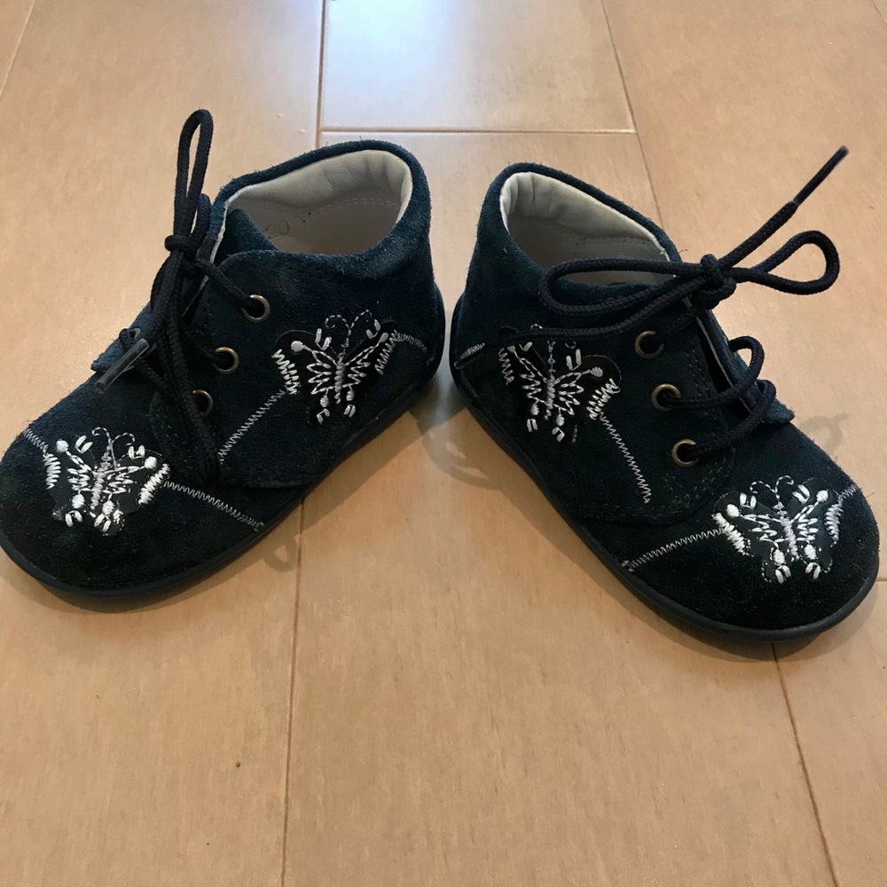 Girls shoes